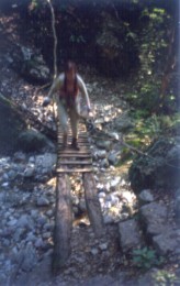 Rio Sallagoni: kleine Holzbr�cke